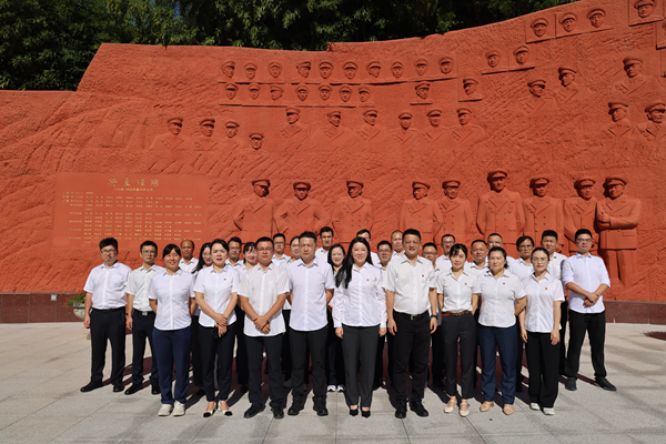 光影铭刻历史，，，，，，初心映照未来——六安公司党总支开展主题党日活动