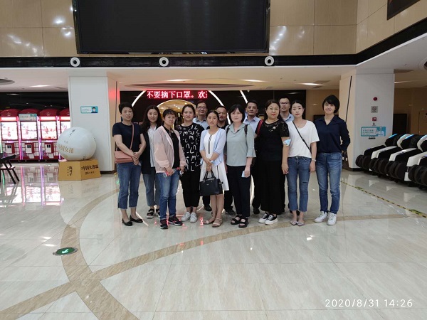 安徽乐盈VI官网地产集团公司机关第一、第二党支部组织寓目爱国主义题材影片《八佰》